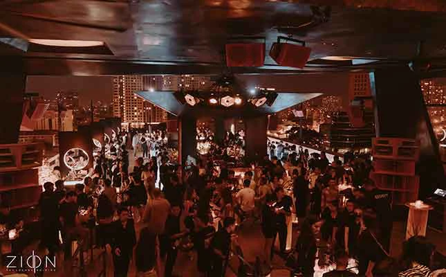 Zion Sky Lounge & Dining — không gian rooftop tầng 14 Quận 1 09